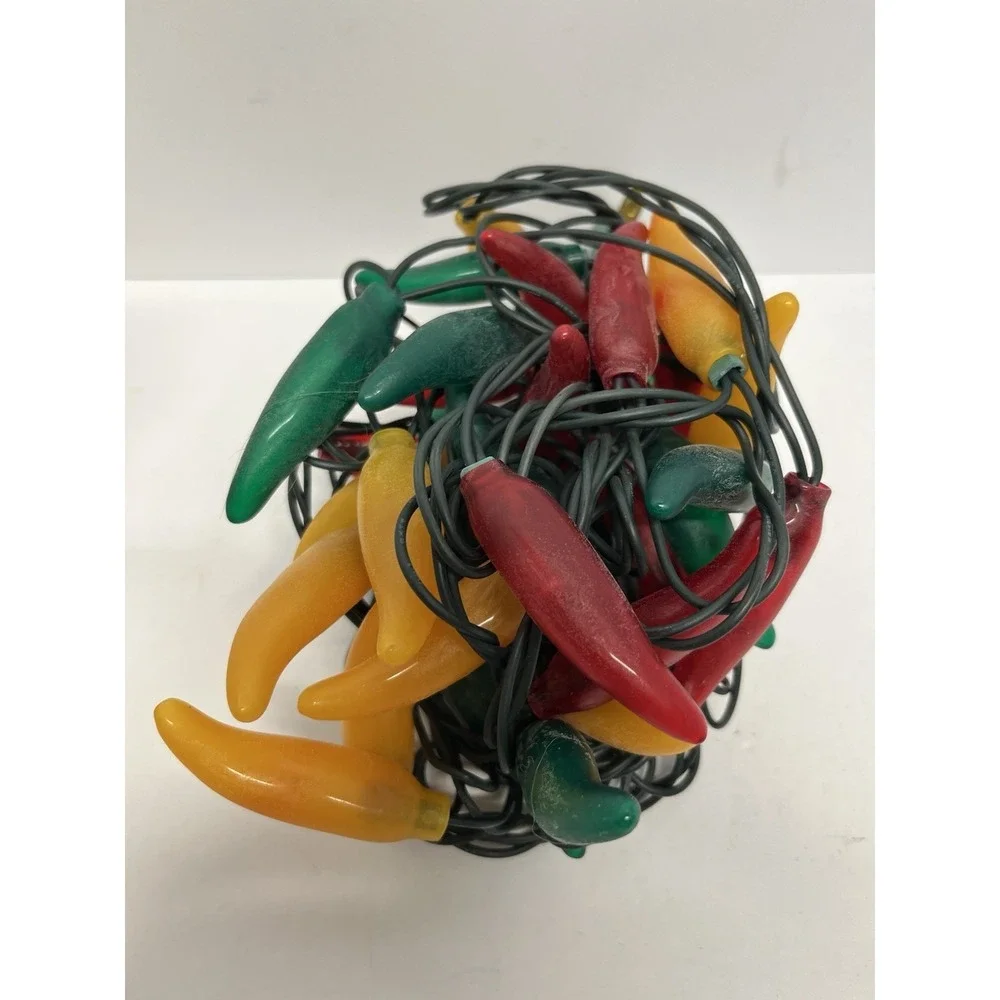 FIESTA HOTS Chili Pepper String of Lights Red Yellow Green 35 Count New Mexico